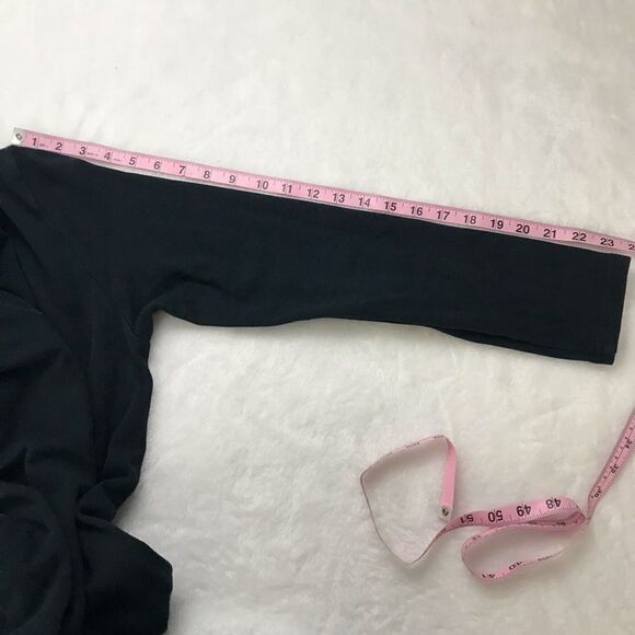 V-neck shark bite knit top - Picture 9 of 9